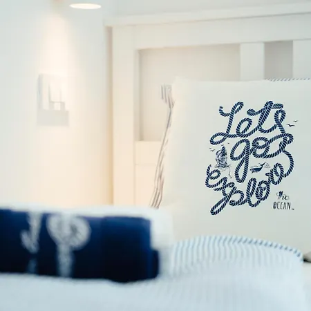 Apartment Raza - Beachfront On Rab - Sea View & Private Boat Dock Barbat na Rabu