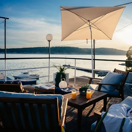 Raza - Beachfront On Rab - Sea View & Private Boat Dock Barbat na Rabu