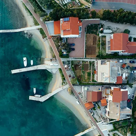 Raza - Beachfront On Rab - Sea View & Private Boat Dock Apartment Barbat na Rabu