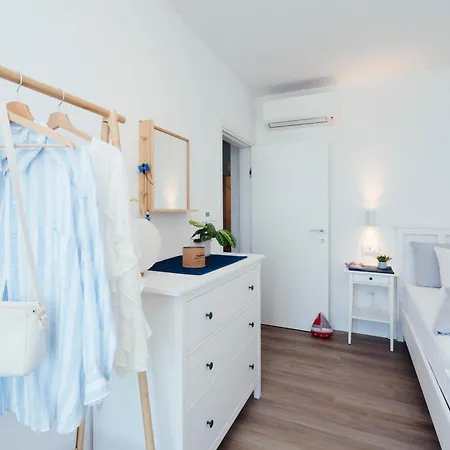 Raza - Beachfront On Rab - Sea View & Private Boat Dock Barbat na Rabu