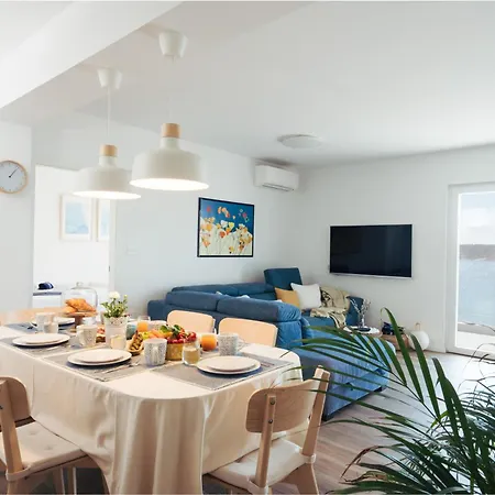 Apartment Raza - Beachfront On Rab - Sea View & Private Boat Dock Barbat na Rabu