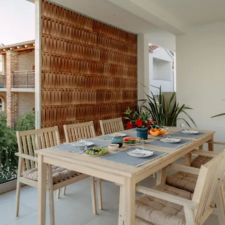 Apartment Raza - Beachfront On Rab - Sea View & Private Boat Dock Barbat na Rabu