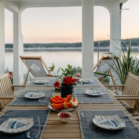 Raza - Beachfront On Rab - Sea View & Private Boat Dock Apartment *