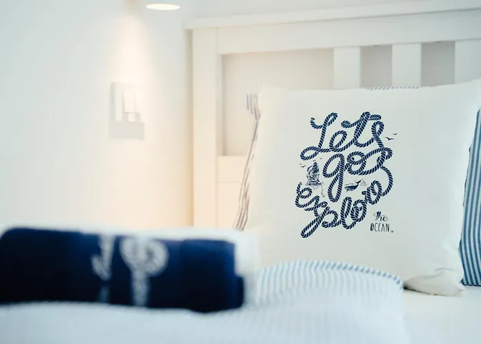 Apartment Raza - Beachfront On Rab - Sea View & Private Boat Dock Barbat na Rabu