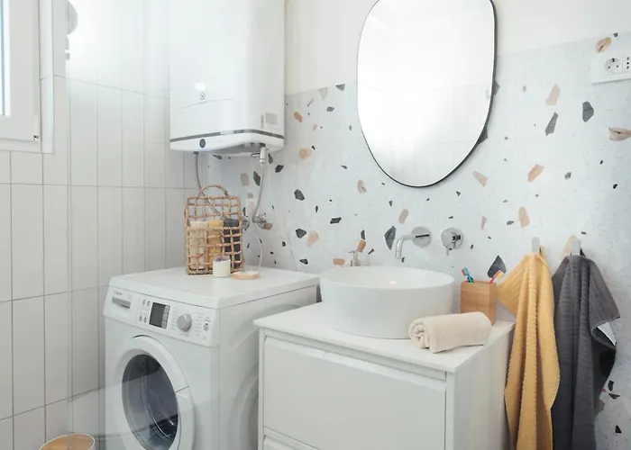 Raza - Beachfront On Rab - Sea View & Private Boat Dock Apartment Barbat na Rabu