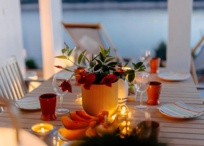 Raza - Beachfront On Rab - Sea View & Private Boat Dock Apartment *