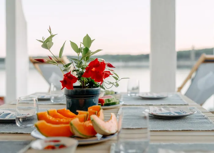 Raza - Beachfront On Rab - Sea View & Private Boat Dock Apartment *