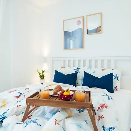 Apartman Raza - Beachfront On Rab - Sea View & Private Boat Dock *