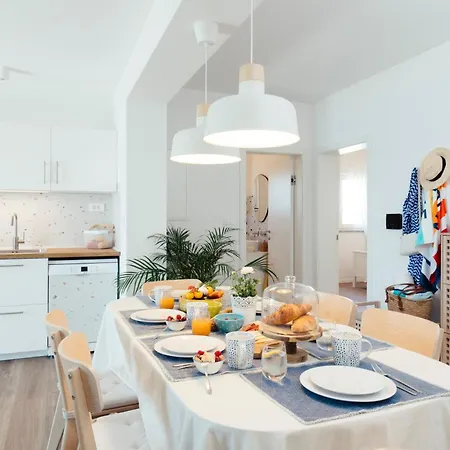 Apartman Raza - Beachfront On Rab - Sea View & Private Boat Dock *