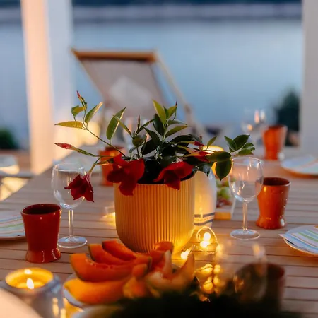 Raza - Beachfront On Rab - Sea View & Private Boat Dock Apartman *