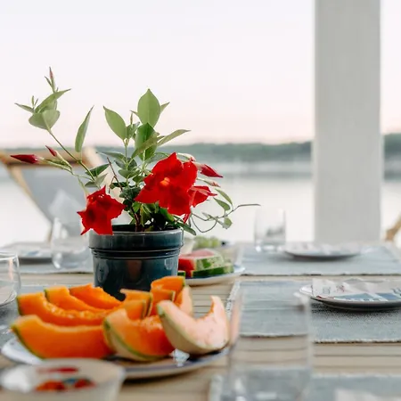 Raza - Beachfront On Rab - Sea View & Private Boat Dock Apartman *