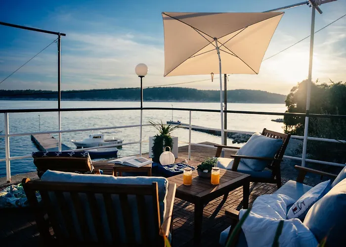Raza - Beachfront On Rab - Sea View & Private Boat Dock Barbat na Rabu